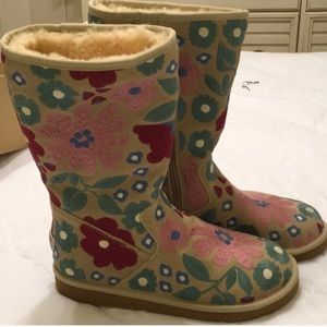 BRAND NEW UGG LIMITED EDITION WAHINE FLORAL BOOTS